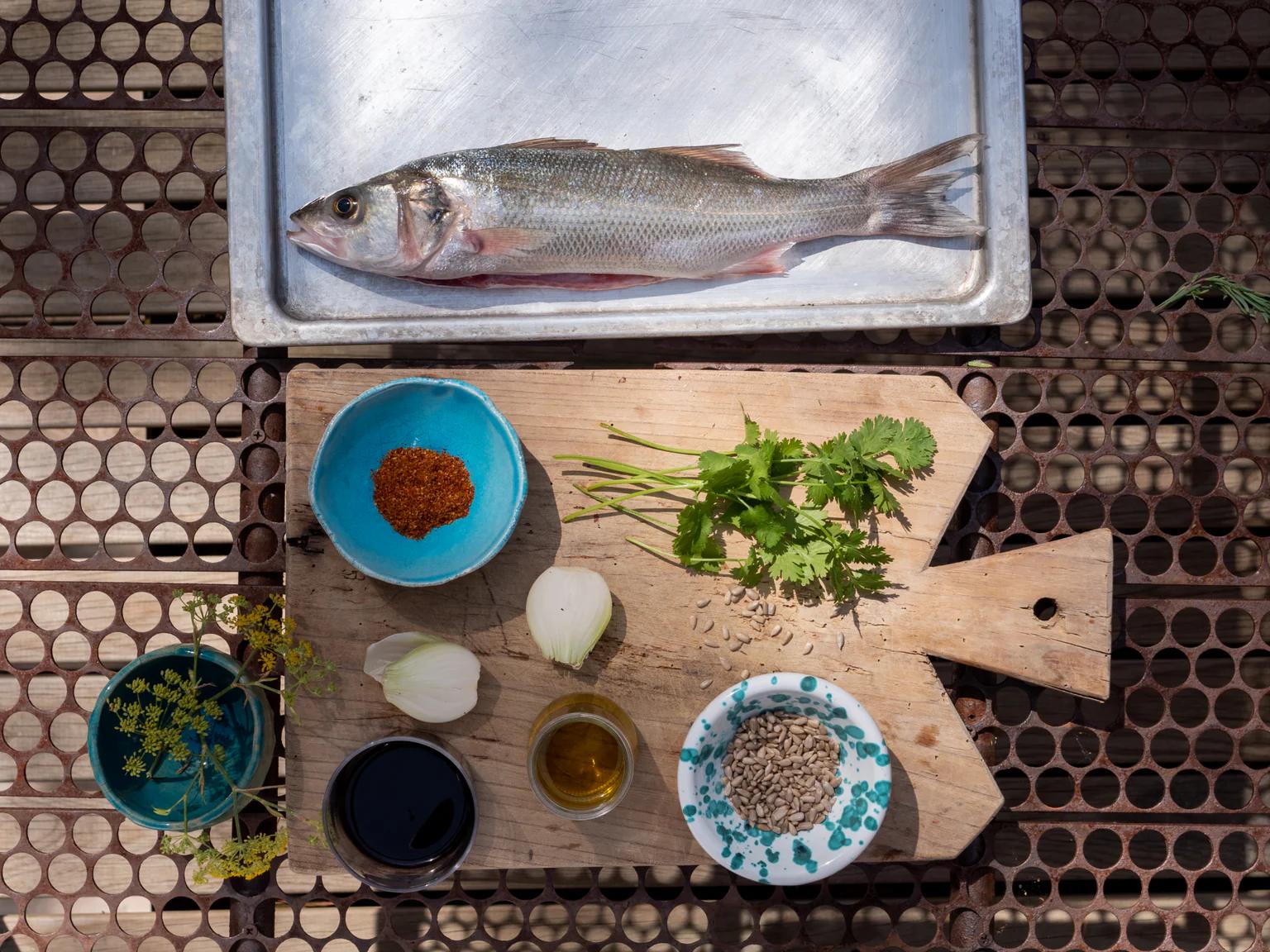 Apprenez à cuisiner vos poissons crus en ceviche, aromatisé au piment d'Espelette.