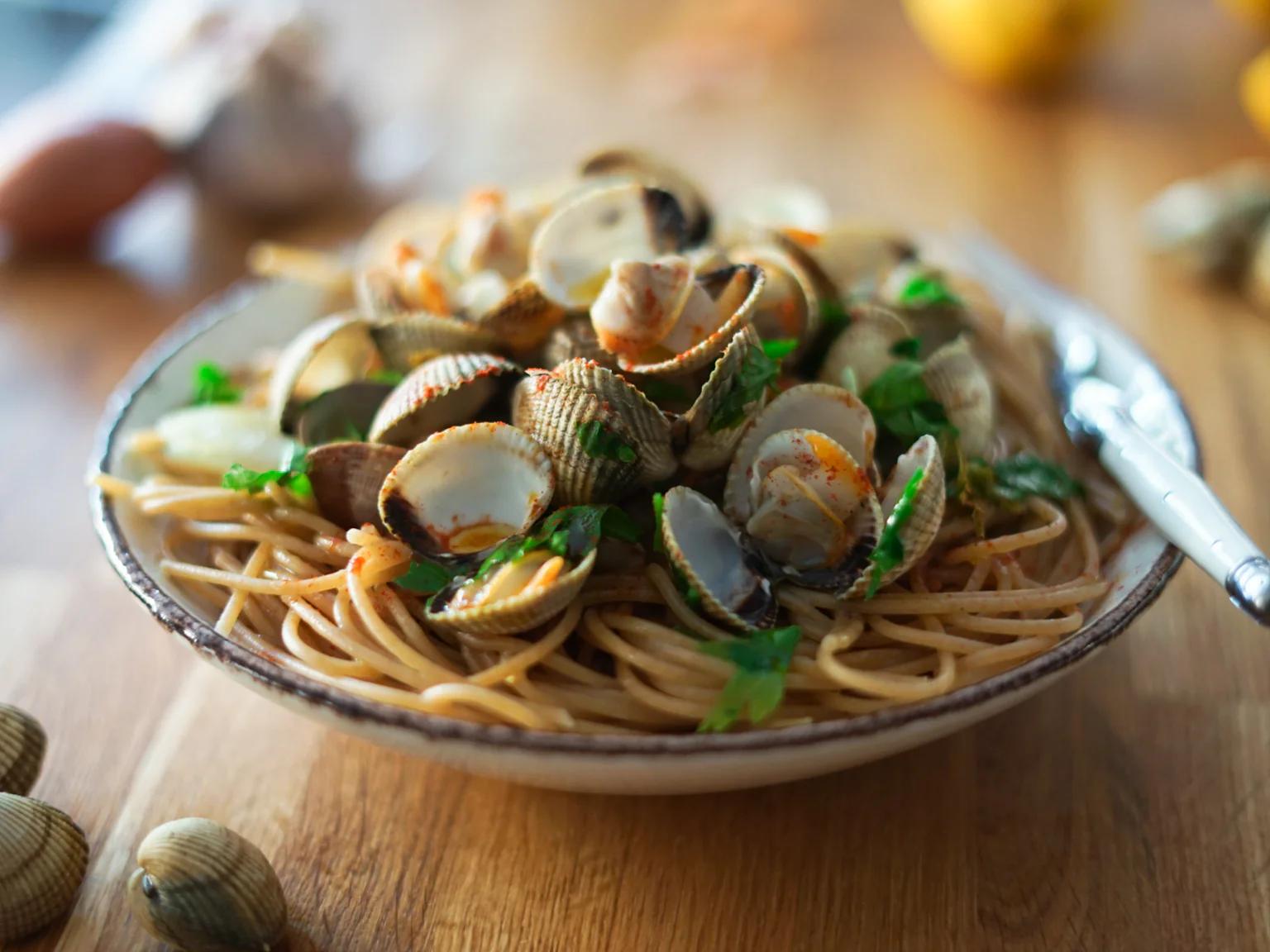 Savourez les délices méditerranéens avec notre recette de spaghetti aux palourdes.